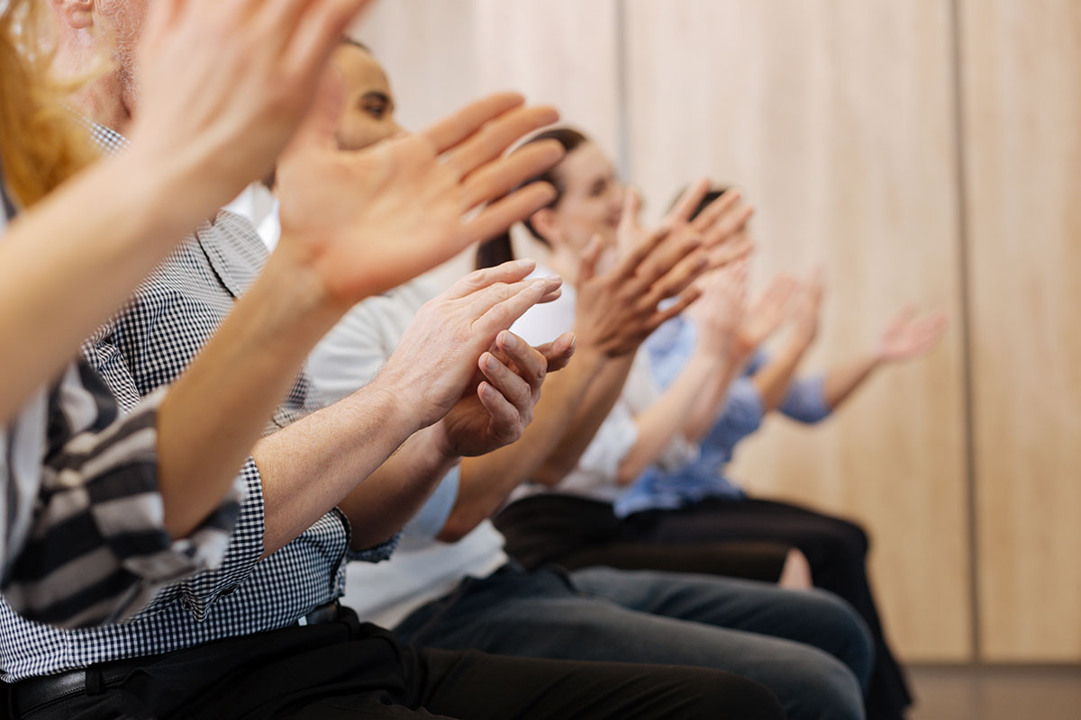 People clapping for honorees?2024-03-28