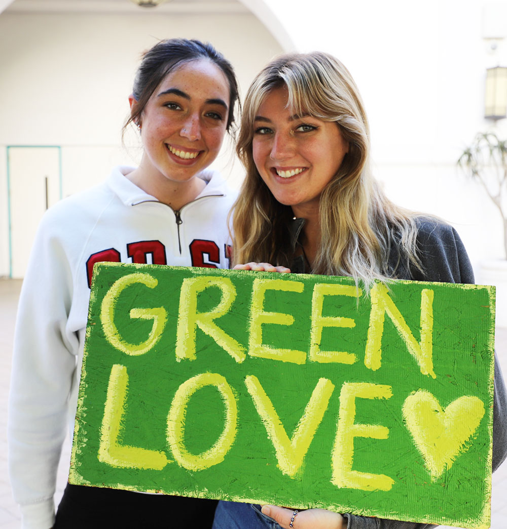 Students holding a Green Love sign?2025-03-13